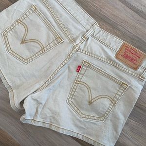 tan levi shorts!